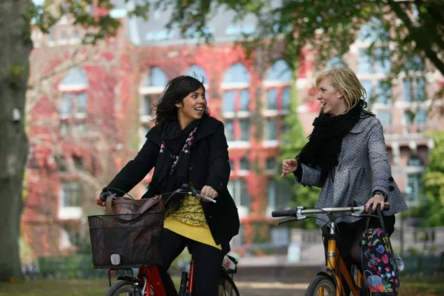 Students on bikes. Photo: Lasse Strandberg