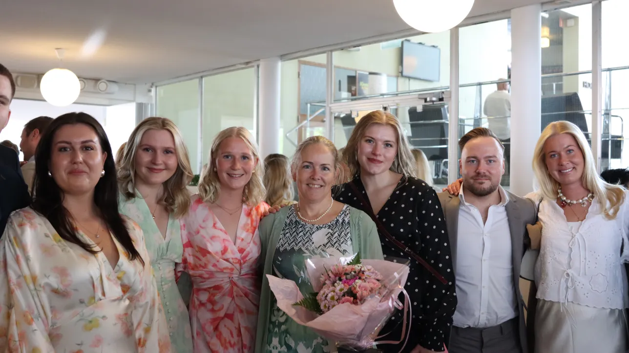 Studenter som minglar